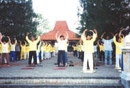 印尼法轮功学员在7.20三周年之际集体炼功