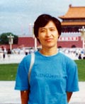 崔晓娟99年7.20后去北京上访，在天安门广场留影