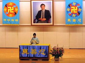 日本人学员稻垣女士发言交流参加天国乐团海外洪法