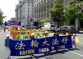 二零一零年七月二十三日，法輪功學員在華盛頓DC反迫害大遊行