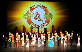 Image for article Sydney, Australie : Des Chinois locaux sont charmés par la représentation de Shen Yun lors de la Première