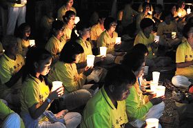 屏东法轮功学员于恒春国小悼念在中国大陆受迫害致死的同修。