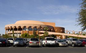 神韵纽约艺术团在亚利桑那州凤凰城都会区坦佩（Tempe）州立大学甘米奇剧院（ASU