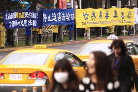 北京市长郭金龙狼狈访台 遇法轮功学员抗议并被告重罪