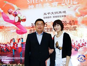 &#039立法委员蔡其昌与夫人一同观赏四月一日神韵晚会在台中场的演出&#039