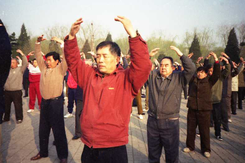 http://www.minghui.org/mh/article_images/2012-5-22-cmh-shenyang-april1999-04.jpg