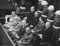 图：纽伦堡审判图片。二战结束后，纽伦堡国际军事法庭否决了迫害帮凶们“奉命行事”的辩解。