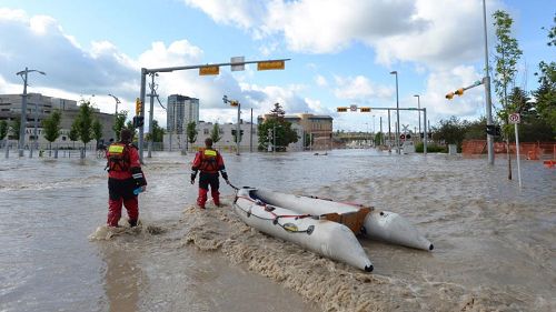 '二零一三年六月，加拿大卡尔加里遭遇特大洪水'