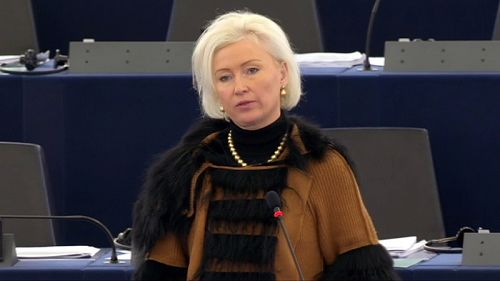 曾任爱沙尼亚外交部长的欧洲议会议员奥尤兰女士表示，活摘器官必须立即停止