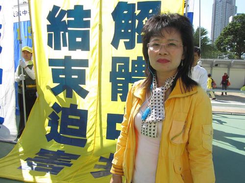 '主办人张太表示，法轮功学员的游行活动，对港民和中外游客的震撼力量非常大。'