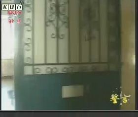 北京女子监狱监室的铁门