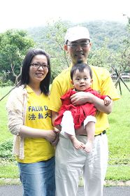 马来西亚侨生黄明胜与曾静慧一对年轻夫妻育有一岁儿子家庭幸福和乐