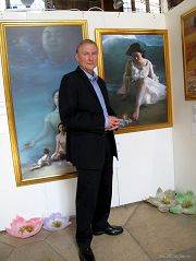 英国皇家艺术协会成员格雷厄姆•梅兰比表示真善忍美展作品带给他启迪