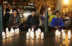 图1-2：悉尼法轮功学员悼念被中共迫害致死的中国大陆同修