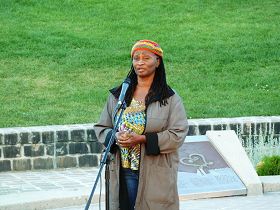 10310：温尼伯本地妇女领袖发表演讲，表示对法轮功的支持和对迫害的谴责。