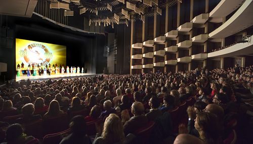 图1：2014年1月4日下午，渥太华国家艺术中心上演的神韵晚会，观众爆满
