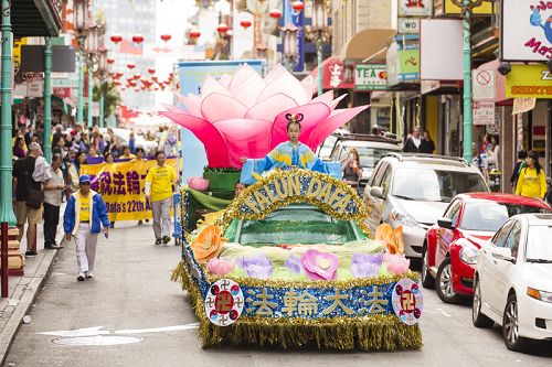 2014-10-16-minghui-sanfrancisco-parade-13--ss.jpg