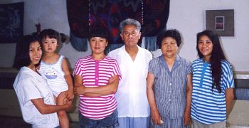 高蓉蓉和家人：左起高蓉蓉和她的父母及姐姐们