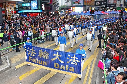 2014-12-8-minghui-hongkong-parade-01--ss.jpg