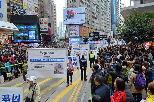 2014-12-8-minghui-hongkong-parade-05--ss.jpg