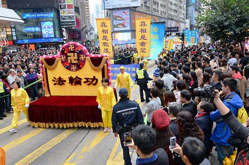 2014-12-8-minghui-hongkong-parade-12--ss.jpg