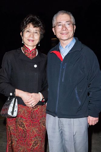 台北市立大学理学院教授吴美丽（左）表示，观赏神韵是追求幸福指数的指标