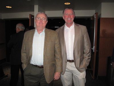 图8：美国宇航局顾问、西部信托投资常务董事罗伯特•哈尼斯（左）和朋友