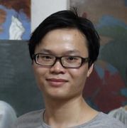 黄广宇于2010年毕业于广州美术学院油画系，是中国后现代研究所硕博连读生。