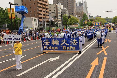 法轮功团体参加第三十八届广岛鲜花节游行