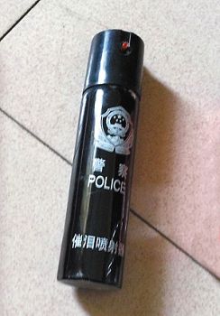 图示：警察用的辣椒水喷射器