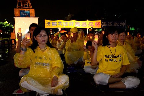 5-7，台东法轮功学员雨中悼念被中共迫害致死的同修