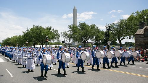 法轮功学员参加二零一四年美国首都独立日庆祝游行