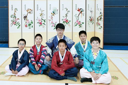 韩国文化日，学生们体验了韩国的传统文化