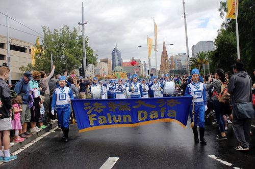 墨爾本法輪大法協會再次受邀參加年一度的澳大利亞國慶日盛裝大遊行