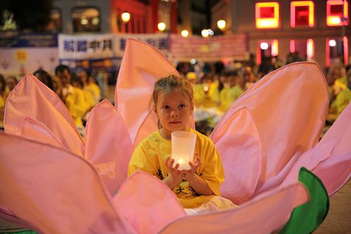 烛光悼念被迫害致死的大陆法轮功学员（西班牙马德里，二零一四年十月四日）