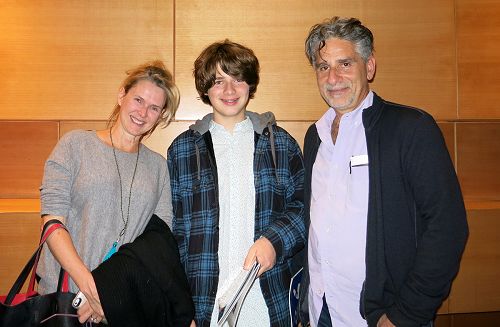 图5：金球奖获奖影片的制片人Deborah Spera与先生、美国戏剧界最高荣誉托尼奖（Tony Award）得主Robert Spera以及儿子。