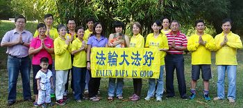 马来西亚槟城大法弟子恭祝师尊新年好！