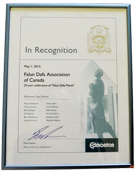 埃德蒙顿市长和市议员向加拿大法轮大法协会颁发了“法轮大法月”的褒奖