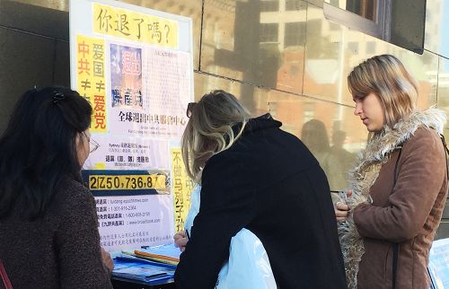 悉尼市民在中國城簽名「制止中共活摘法輪功學員器官」