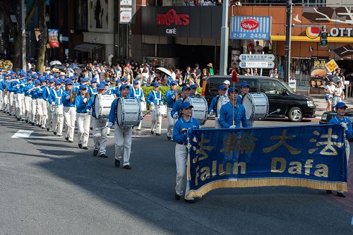 图6-9：集会后，法轮功学员举行了反迫害游行，途径东京都中心地区的涉谷、代代木、明治神宫等热闹地区，呼吁民众共同制止迫害。