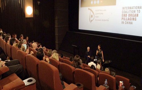 《难以置信》在澳洲首都堪培拉中心的诞帝电影院放映后座谈会一角