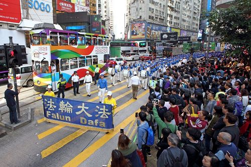 2016-12-11-hk-parade_07--ss.jpg