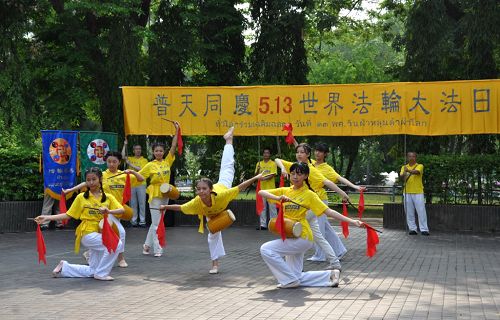 图2：庆祝活动以舞蹈《喜庆》开场