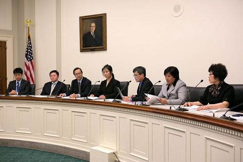 五月二十六日，華盛頓DC法輪大法學會在美國國會眾議院雷本（Rayburn）大樓舉行“中國人權災難及迫害者承擔罪責”為主題的研討會。