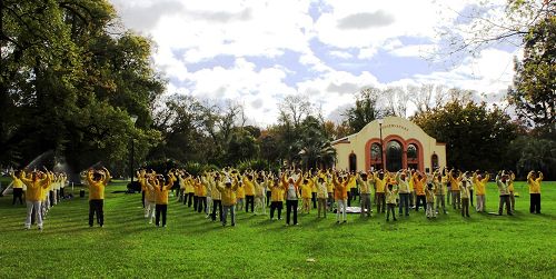 2016-5-4-minghui-falun-gong-melbourne-02--ss.jpg