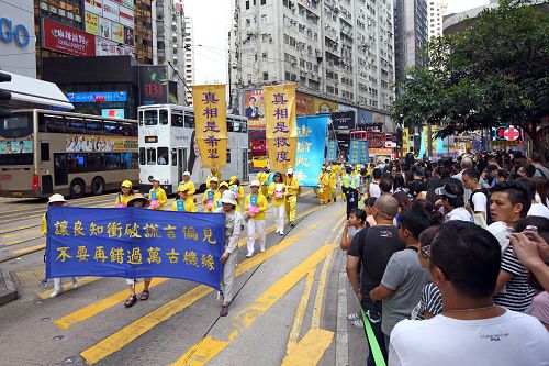 2016-7-19-minghui-hongkong-parade-04--ss.jpg