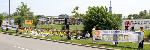 二零一六年七月二十日，加拿大首都渥太华法轮功学员在中领馆前集会，呼吁停止迫害，法办迫害元凶江泽民。