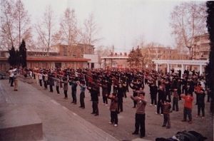 图为1999年之前，法轮功学员在加格达奇铁路文化宫炼功
