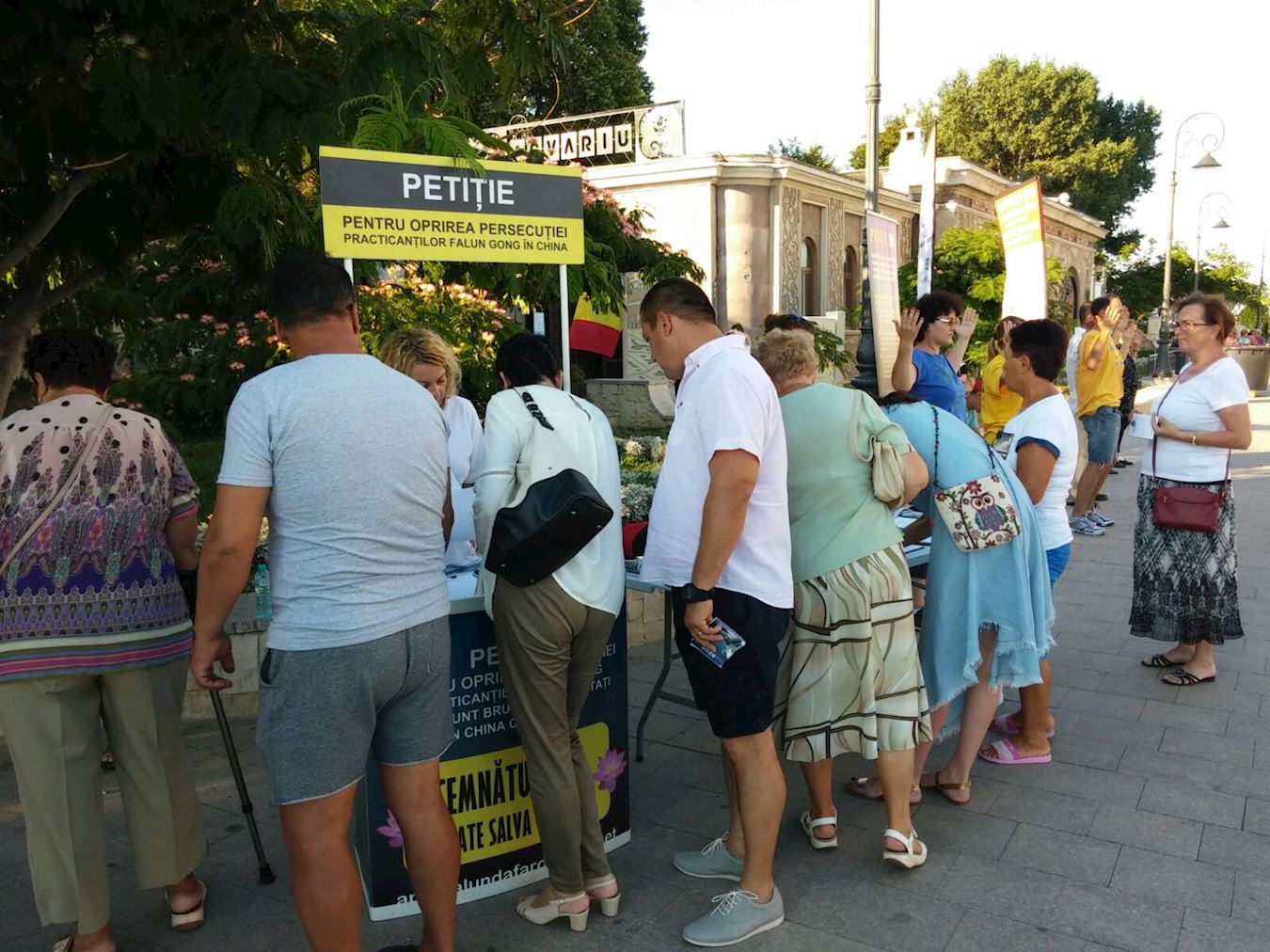 7月29日和30日,羅馬尼亞部分法輪功學員在康斯坦察(Constanța)舉行法輪功真相活動。(明慧網)