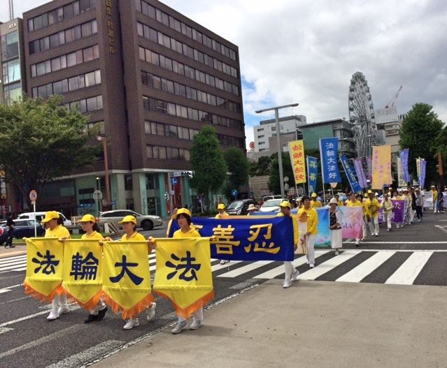 8月5日、6日週末兩天,日本部分法輪功學員在中部地區的愛知縣首府名古屋市(Nagoya-City, Aichi-Prov.)和三重縣四日市市(Yokkaichi-City, Mie-Prov.)舉行活動,把法輪大法的美好帶給世人。(明慧網)